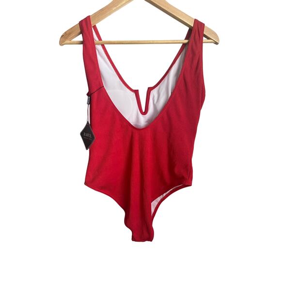 NEW Zaful V Wired High Cut Ribbed Low Back One Piece Swimsuit Size 6 Cherry Red - Picture 4 of 8